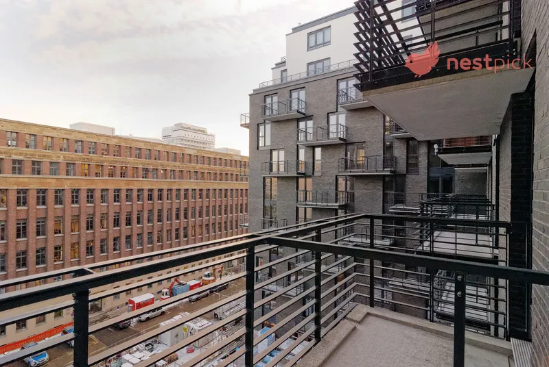 Appartement mit Balkon u. Pantryküche direkt am Alex! Für Studenten und Azubis — photo 1